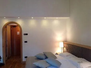 Ai Cadelach Hotel Giulia Revine Lago